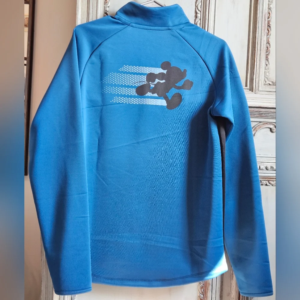 Authentic run Disney pullover from the 2024 race year. 🏁 - Picture 3 of 7